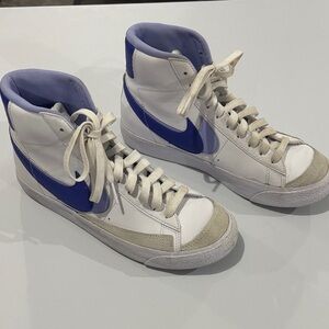 Nike High-Top Sneakers in White and purple size 6Y